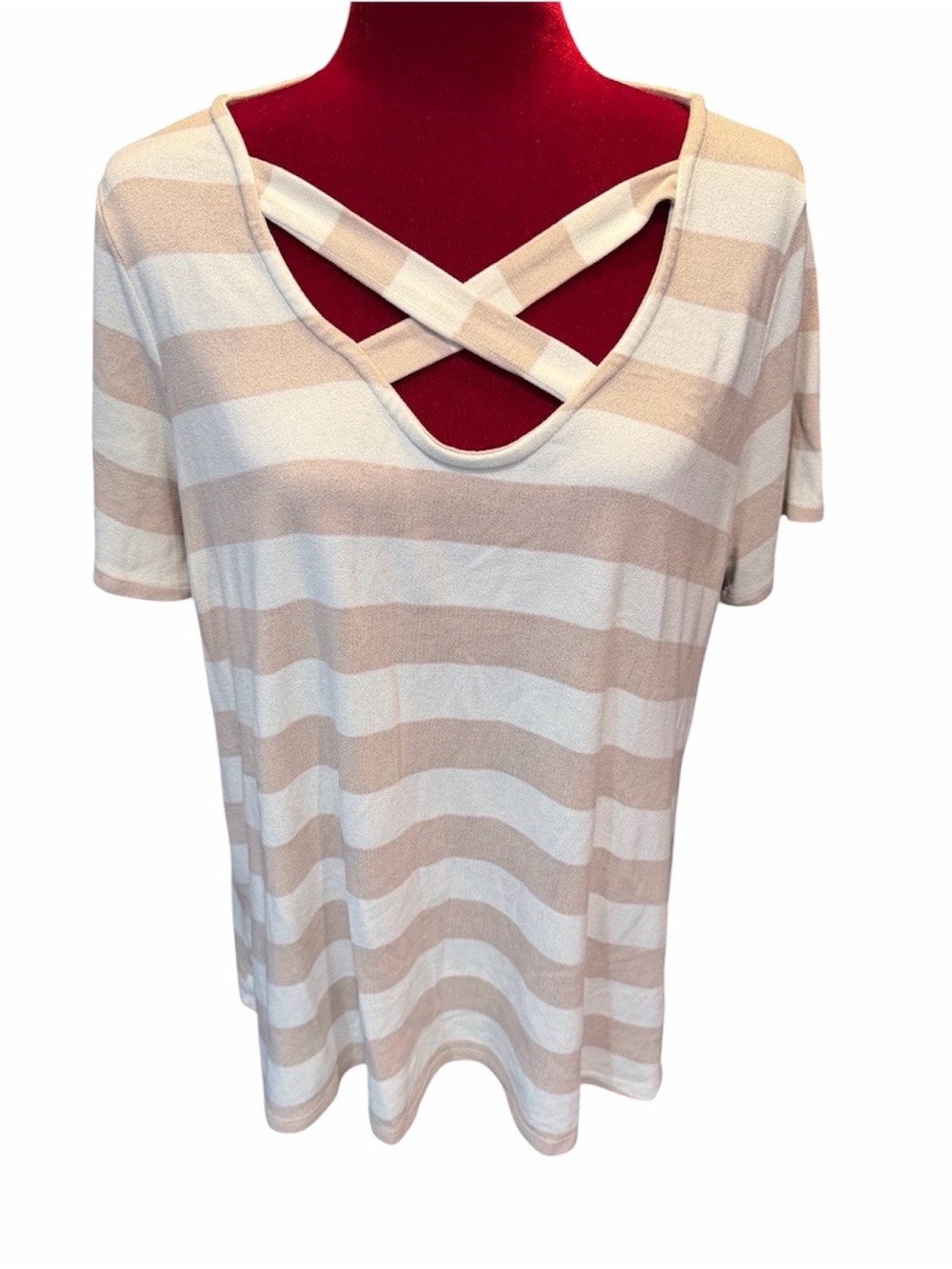 #523🪷6/$25🪷Crisscross Neck Striped Tee. Xl